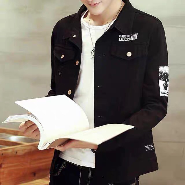 Áo khoác jean nam nữ màu đen thêu Jean Fashion túi huy hiệu form chuẩn PT03