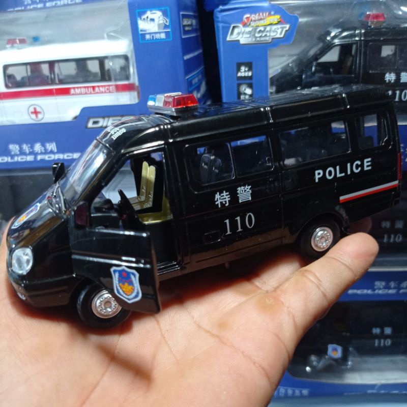 Mô hình xe kim loại âm thanh đèn tỉ lệ 1:32 mở 5 cửa