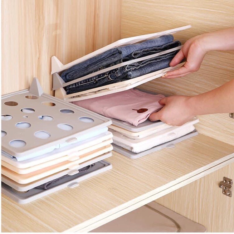 Khay xếp quần áo, xếp chồng giúp gọn gàng tủ quần áo