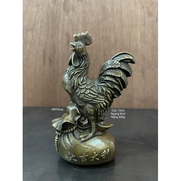 Gà trống trên bao vàng bằng đồng phong thuỷ