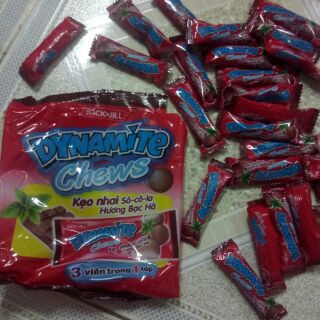 1 tép 3 viên kẹo dynamite chews nhân socola giá 1k, 1000 đồng