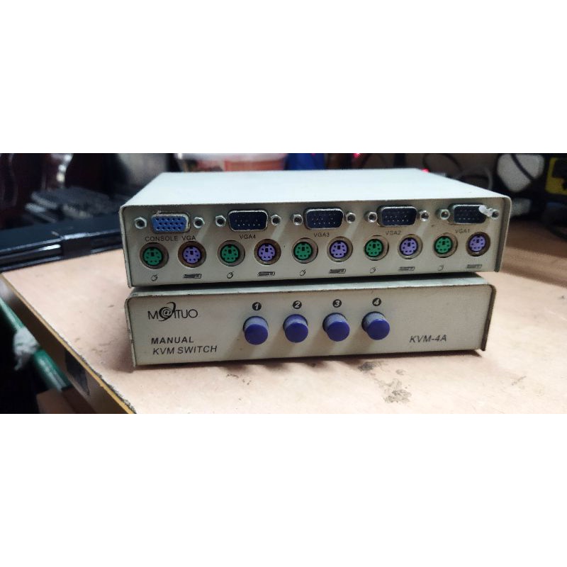 Chia 4 vga ra 1