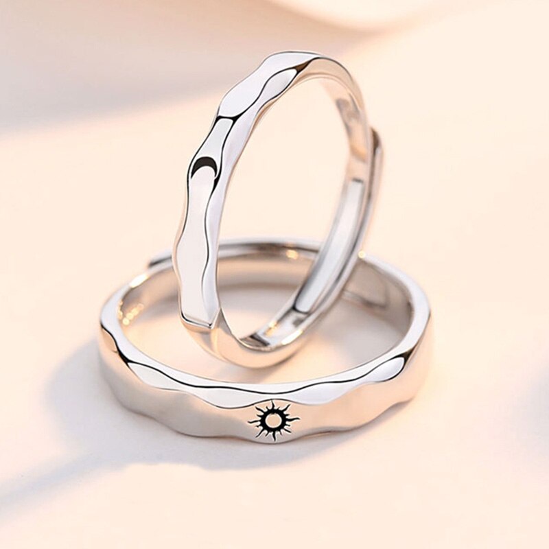 Set 2 Nhẫn Cặp Đôi Hình Mặt Trăng / Mặt Trời / Trái Tim Bằng Hợp Kim Mỏng Có Thể Điều Chỉnh Kích Thước