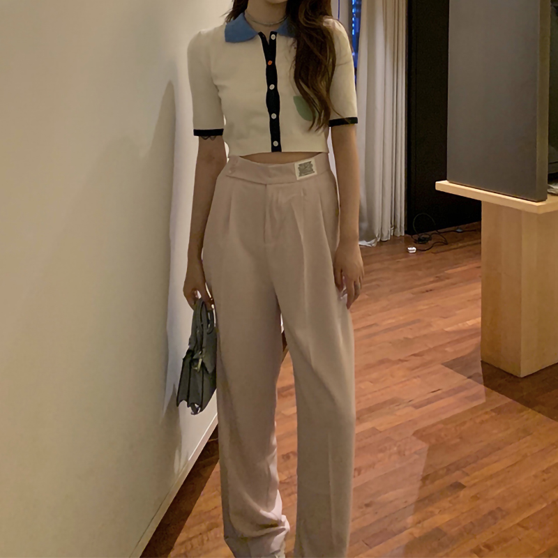 Áo Croptop Tay Ngắn Phối Nút Hoạ Tiết Hoa Thêu Nữ Tính | BigBuy360 - bigbuy360.vn