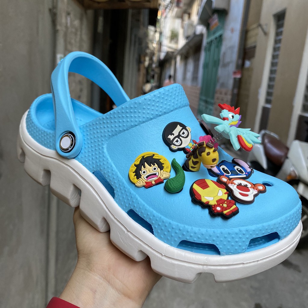 Dép cross màu xanh unisex đế răng cưa lượn sóng màu trắng cho nam và nữ