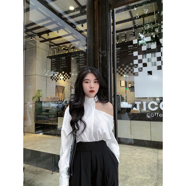 Sơ mi ulzzang khoét vai, cổ gài khoen