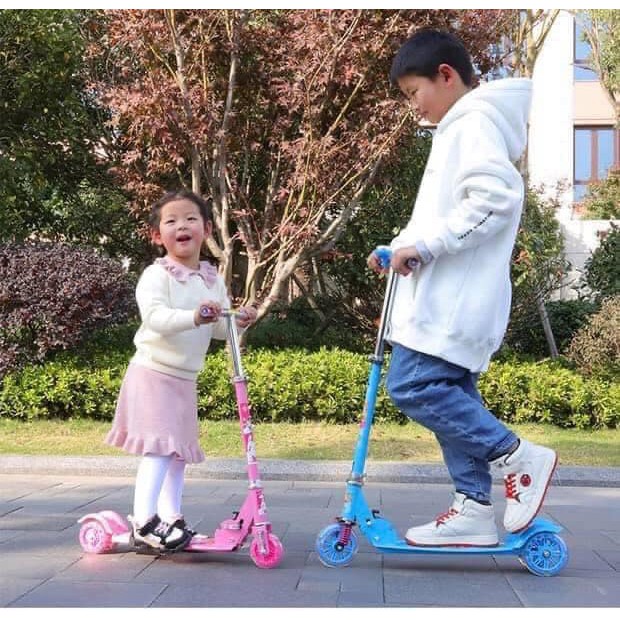 Xe trượt Scooter 3 bánh phát sáng, có chuông cho bé (đủ các màu cho bé)