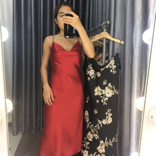 Đầm cổ đổ form dài . Chất liệu lụa 100%