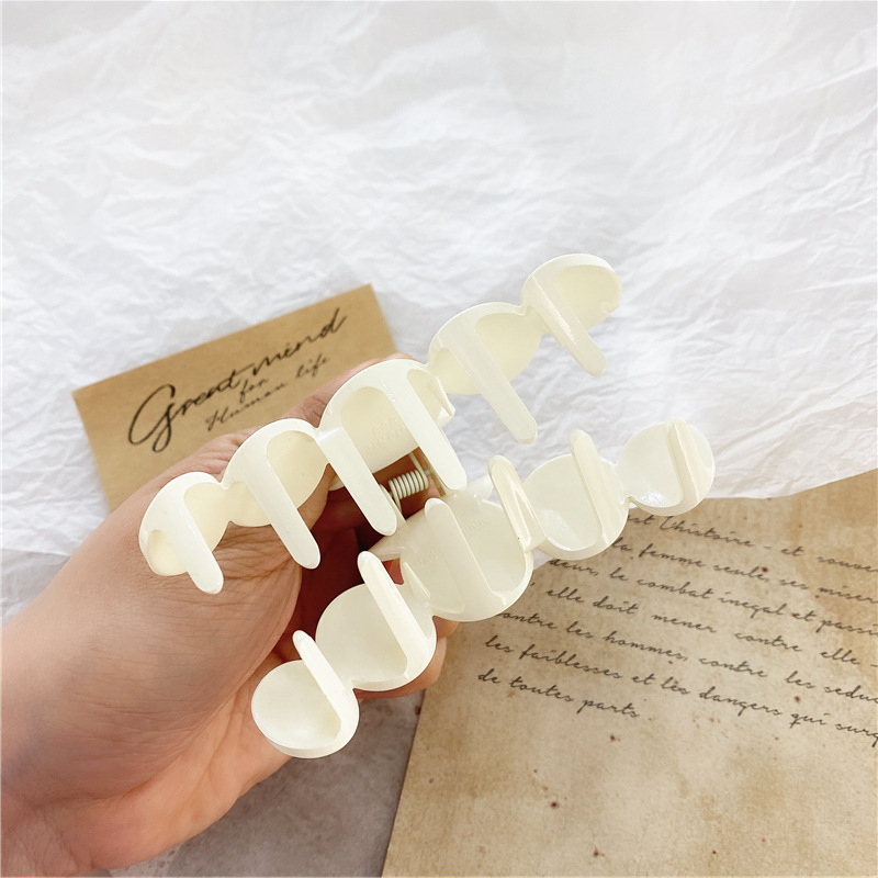 Kẹp Tóc Acrylic Trong Suốt Hình Tròn Xinh Xắn