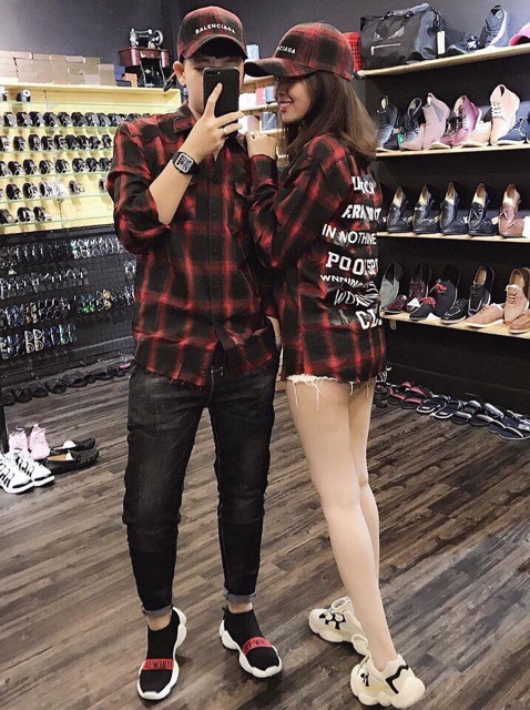 Áo sơ mi cặp caro in chữ sau lưng