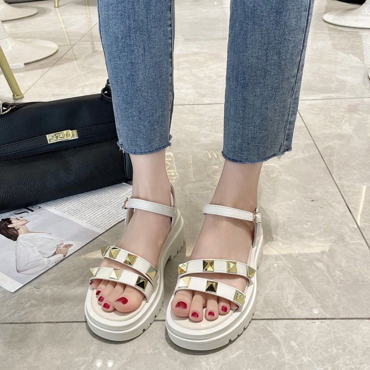 Giày Xăng Đan Hở Ngón Đế Dày Đính Đinh Tán Thời Trang Cho Nữ