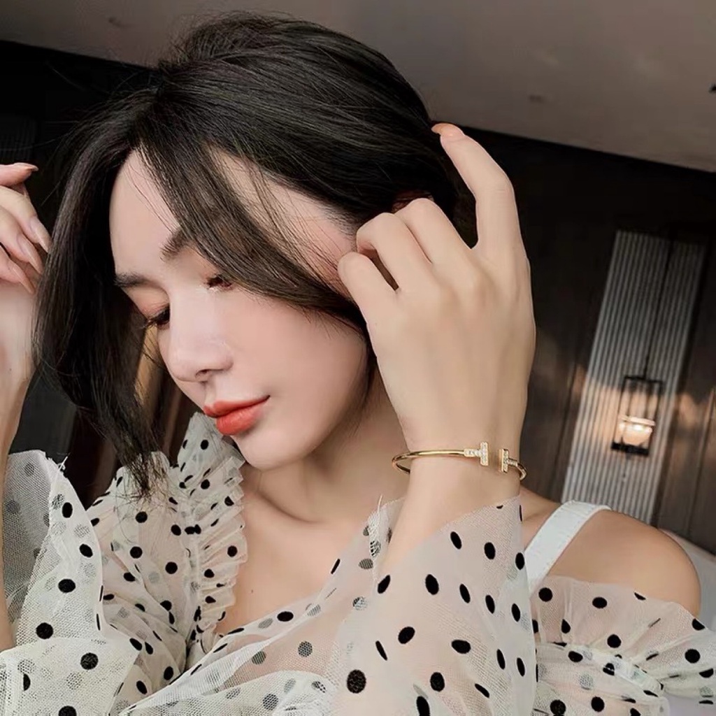 Vòng Đeo Tay Bằng Thép Titan Đính Đá Kim Cương Giả Phong Cách Hàn Quốc Thời Trang Cho Nữ