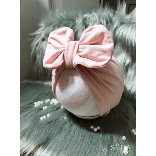 Turban hồng da cực kỳ tôn da bé