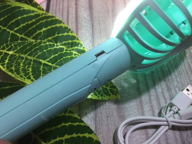 Quạt Cầm Tay Mini Funny F-666 Hình Gấu Trúc Nhiều Màu Sạc Tích Điện Chế Độ Mát Cực Mạnh Có Đèn Bắt Mắt | BigBuy360 - bigbuy360.vn