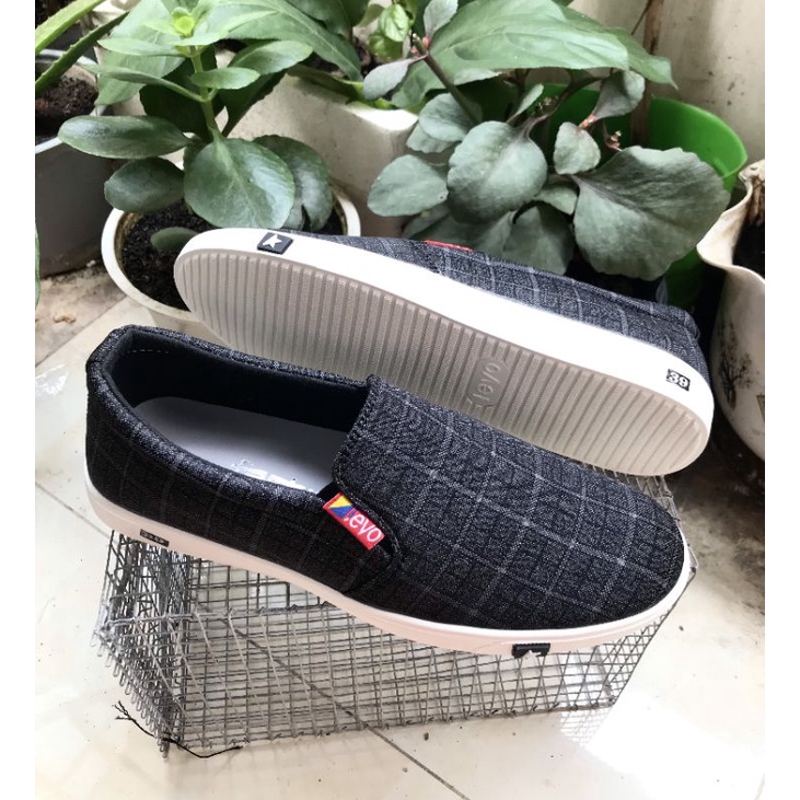 Giày lười vải nam phom đẹp, mẩu mới, họa tiết kẻ sọc, mã LV11, size từ 38 -43, màu xám đen