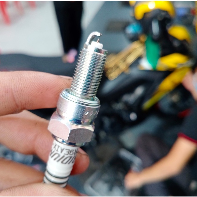 Bugi NGK Iridium cho Vario, Exciter, NVX, SHVN, AB, Future Fi, Wave, Winner, Sonic, Raider  (020