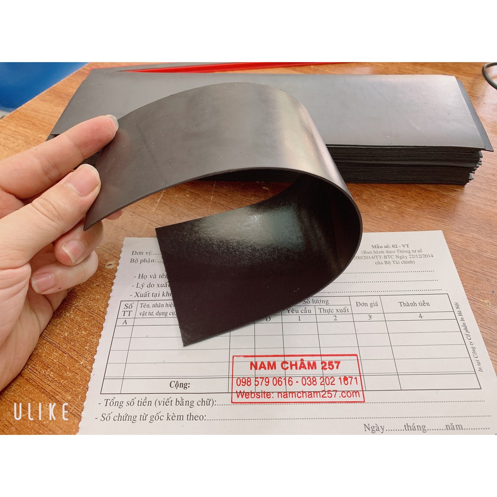 Nam châm dẻo dày 1mm làm decal ( có keo dán) kt 255x75mm