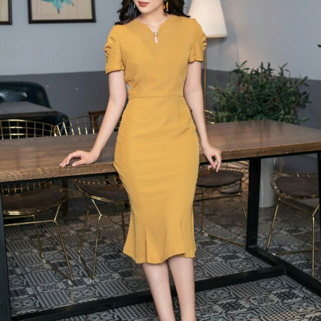 Đầm đuôi cá cổ tim 