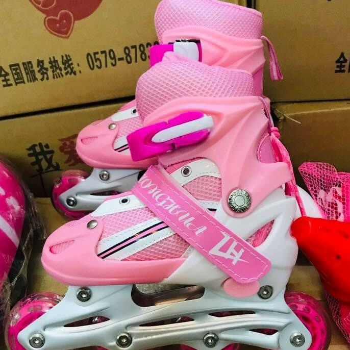 Giầy trượt patin, giầy batin bánh trượt có đèn flash sport tặng kèm mũ và đồ bảo hộ tay chân-giadungsieure