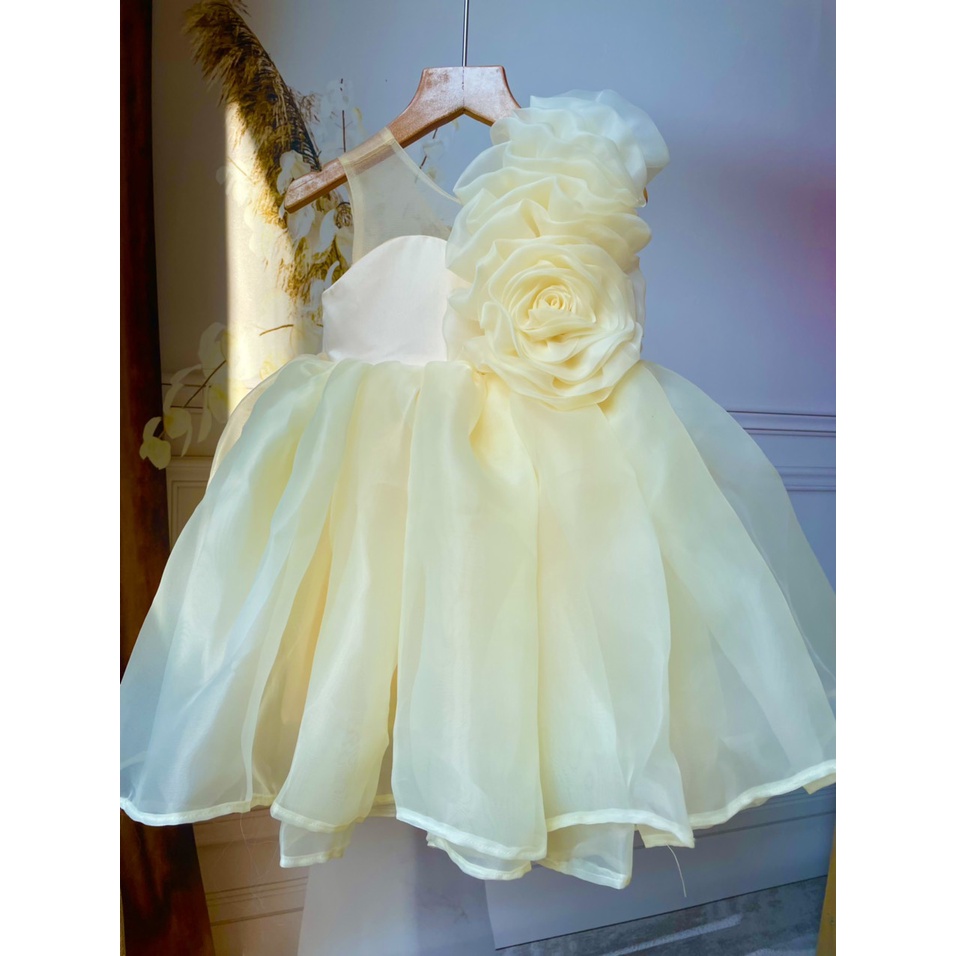 Váy công chúa, đầm công chúa cho bé gái màu vàng thiết kế hoa hồng trên ngực trái cho bé gái từ 1 đến 10 tuổi