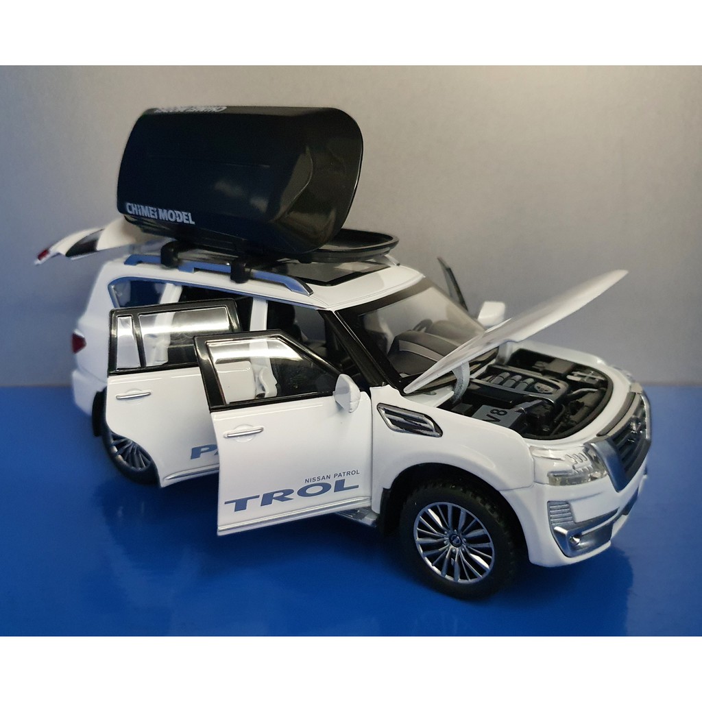 Siêu xe mô hình Nissan Patrol 2021 1:32
