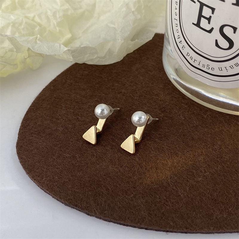 Bông Tai Mạ Bạc 925 Hình Tam Giác Đính Ngọc Trai Cao Cấp F668