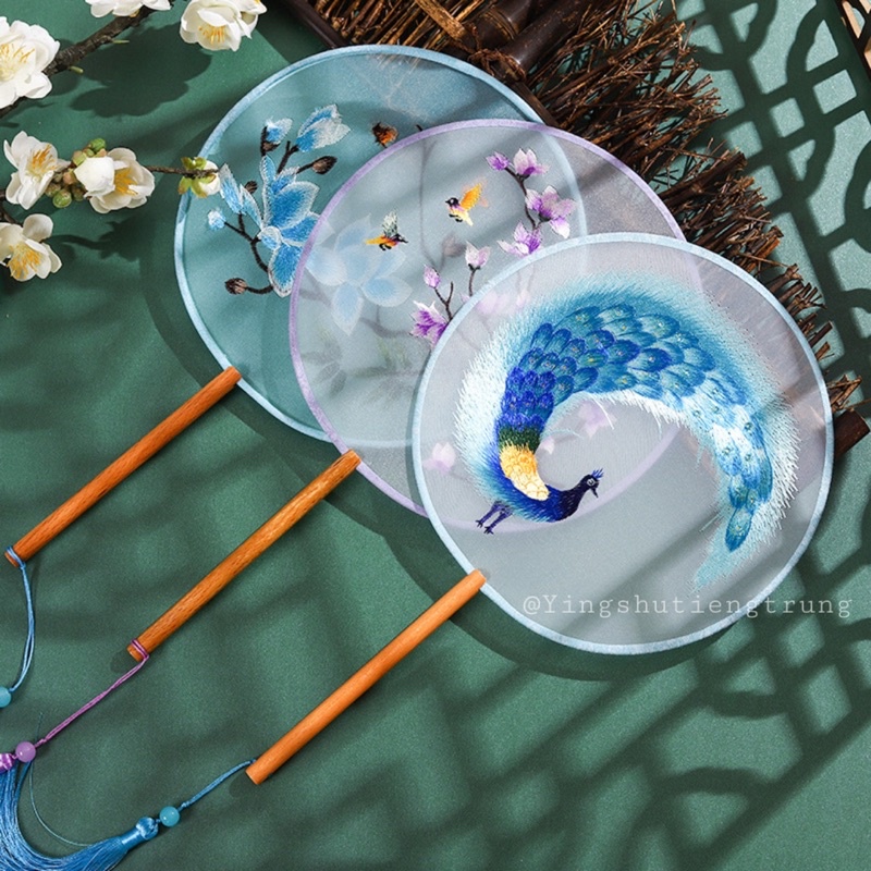 QUẠT TRÒN THÊU TAY 2 MẶT PHONG CÁCH CỔ ĐIỂN PHỐI TUA RUA
