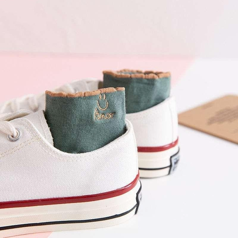 Đôi vớ vải cotton thêu hình mặt cười đáng yêu cho nữ