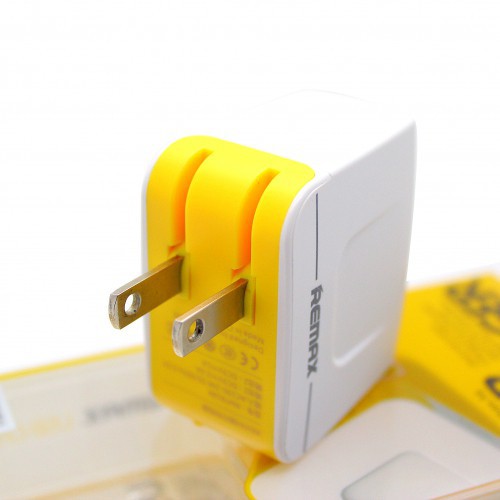 Cốc sạc Remax 3.4A 2 cổng USB gồm 1 cổng 2.4A và 1 cổng 1.0A phích cắm gập tiện lợi