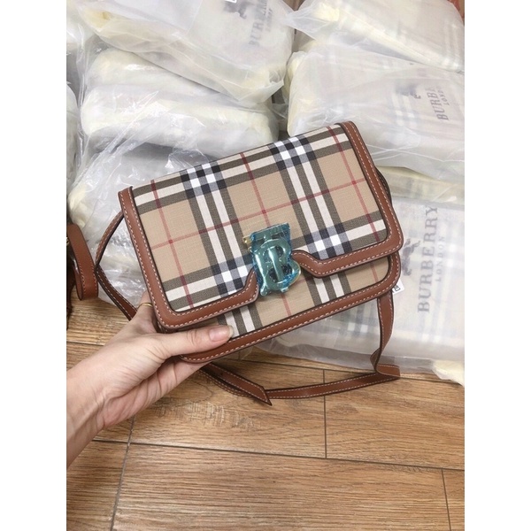 Túi đeo chéo nắp thời trang