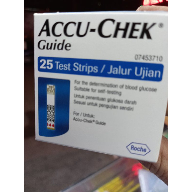 Máy đo đường huyết Accu Chek Guide ( kèm 25 que