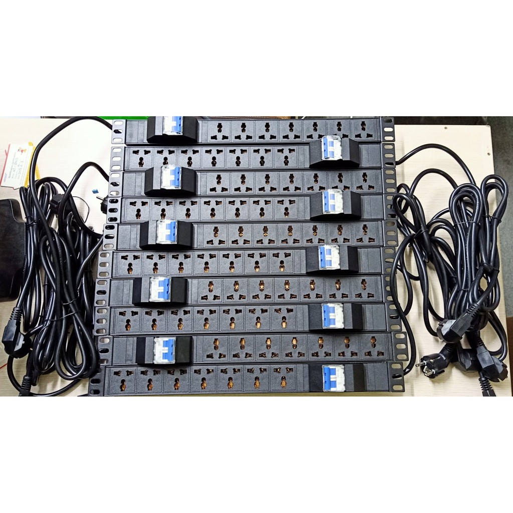 Thanh nguồn PDU 8 ổ cắm đa năng có MCB 2P 16A cho tủ Mạng-Rack và Server