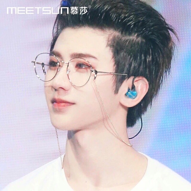Dây đeo kính ulzzang chain hot trend Hàn Quốc cc