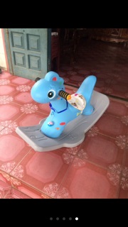 Ngựa bập bênh có nhạc
