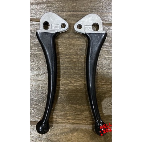 Cặp tay thắng xe vespa cổ