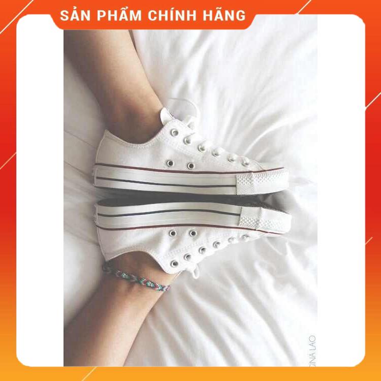 Giày Converse classic trắng huyền thoại.