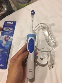 Bàn chải đánh răng điện braun Oral B