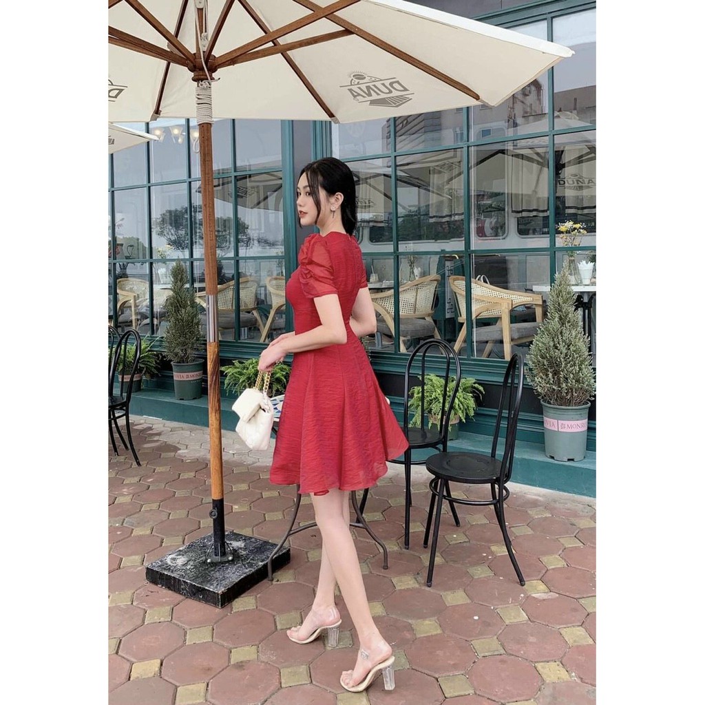 Đầm trắng, nu dạo phố - cổ khoét kiểu  - tay nhún | BigBuy360 - bigbuy360.vn