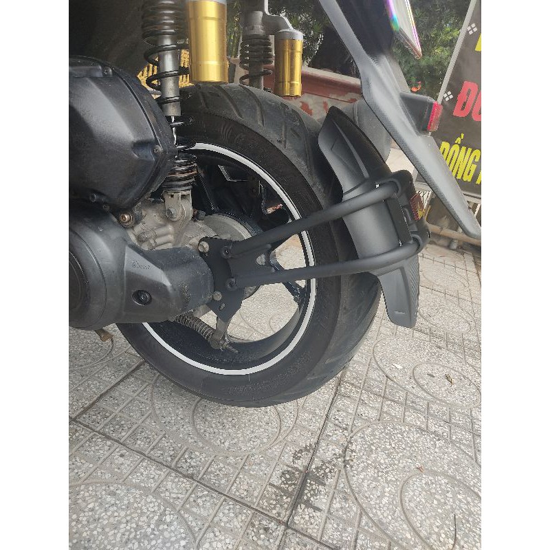 DÈ CHẮN BÙN KIỂU KTM 1 CHÂN Winner, Exciter, R15V3, MT03, MT15.MSX có miếng phản quang đỏ