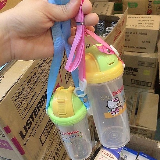 Bình nước cho bé, bình nước có ống hút 450ml Dophin cho hoc sinh, có dây đeo cho bé đi học, bình tập uống nước,không BPA