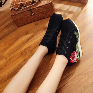Giày thêu( sẵn đen size 37. Hàng oder)