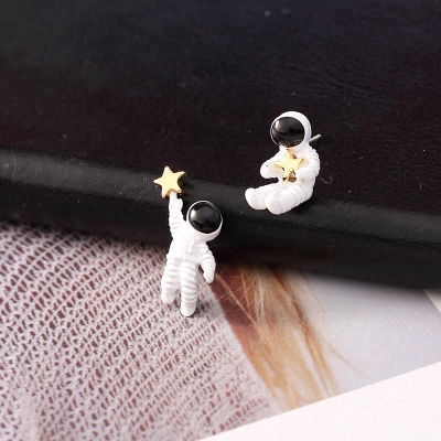 Asymmetric pentagram contracted earrings fashion earrings space astronauts small stud earrings