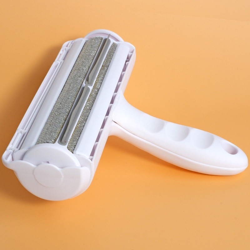 Lăn lông tĩnh điện giúp lấy lông, bụi bẩn khỏi quần áo chăn đệm