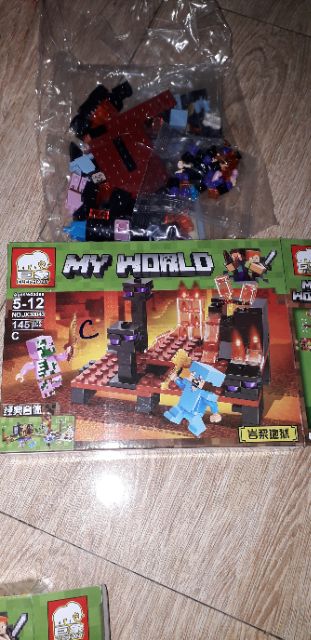 Lắp ráp 1 hộp LegoMyWord 30043 có từ 100 chi tiết bằng nhựa