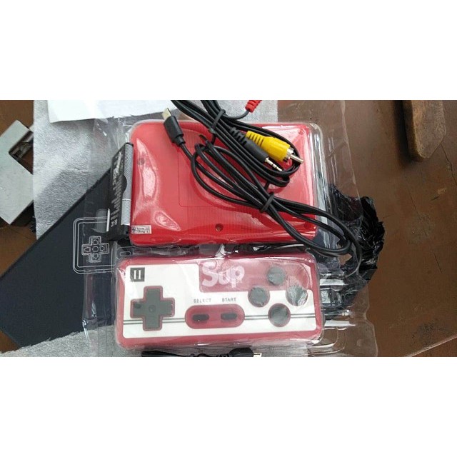 Máy Chơi Game Sup🍁FREESHIP🍁Máy chơi Game Mario, Contra, Tank,.. 400 Game Retro In 1, Kèm Tay Cầm Chơi Game 2 Người