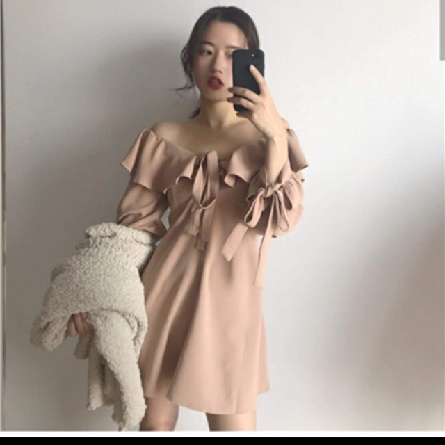Thanh lý. Đồ mới mặc 1,2 lần. Hàng chất đẹp cao cấp. 2 váy giá 230k. Áo lông 500k.