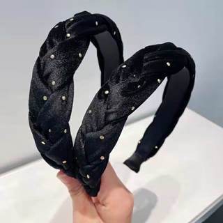 Bờm nhung tết mặc áo dài