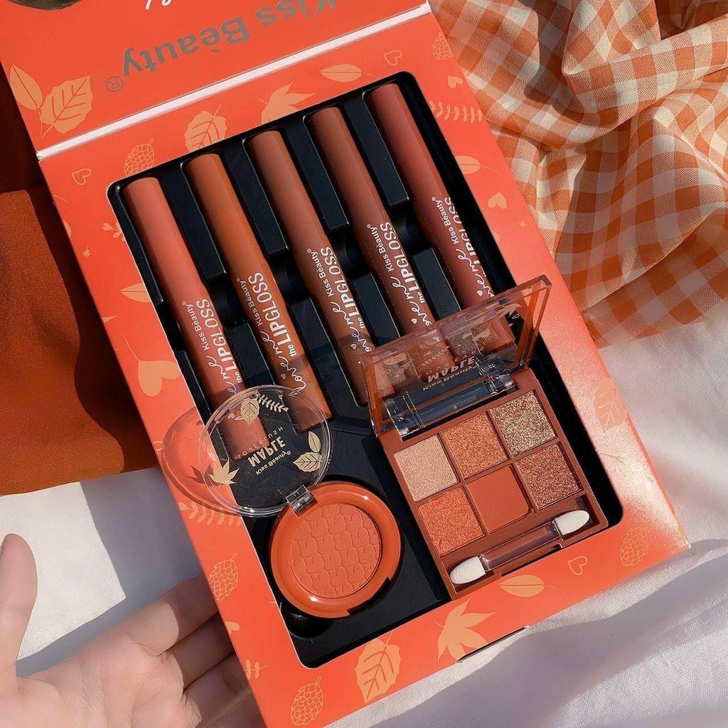 Set trang điểm Maple Suit Love của Kissbeauty gồm 5 son kem Má Hồng Phấn mắt.Tặng kèm 1 chì kẻ mày