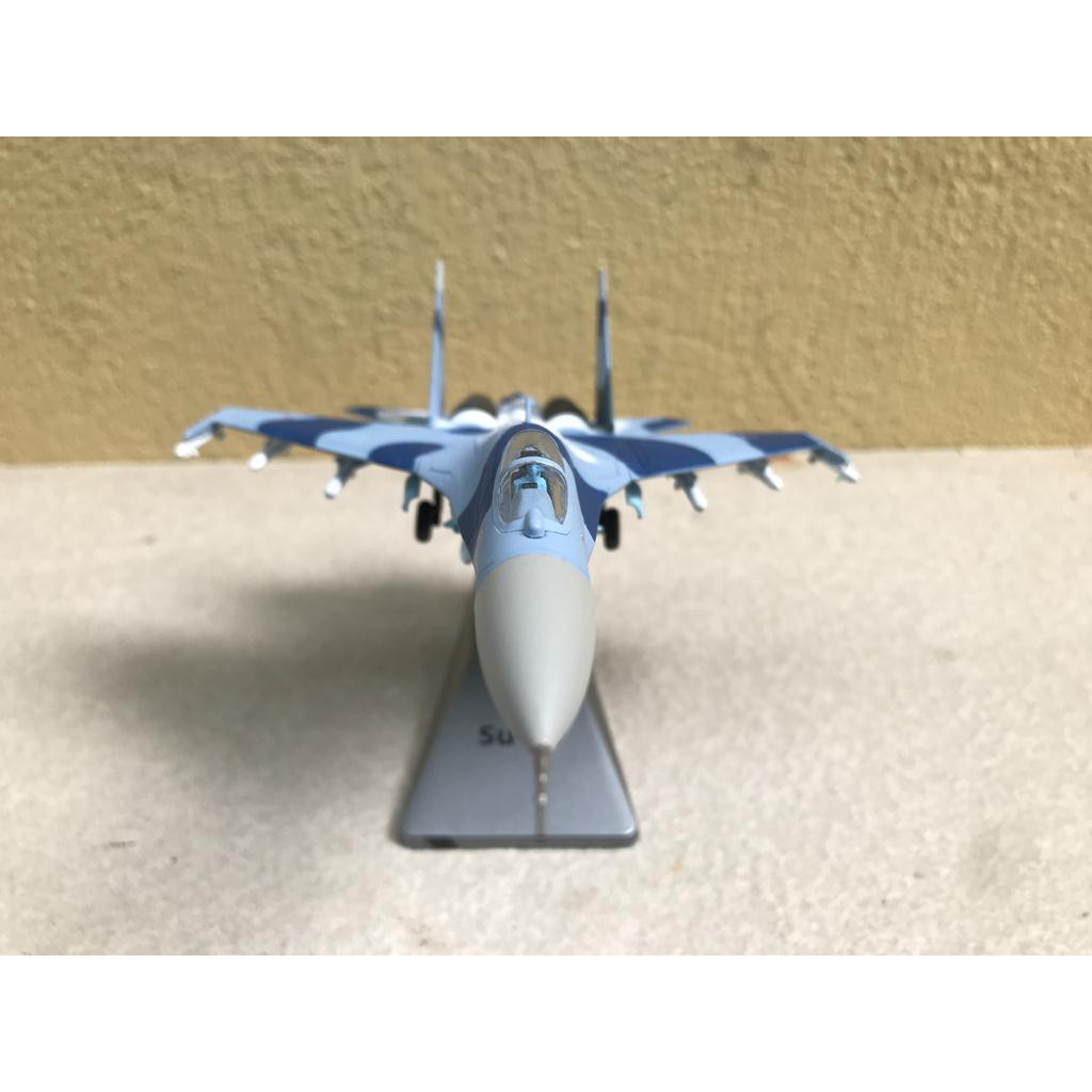 Mô hình Máy bay Sukhoi SU-27 - 1:100