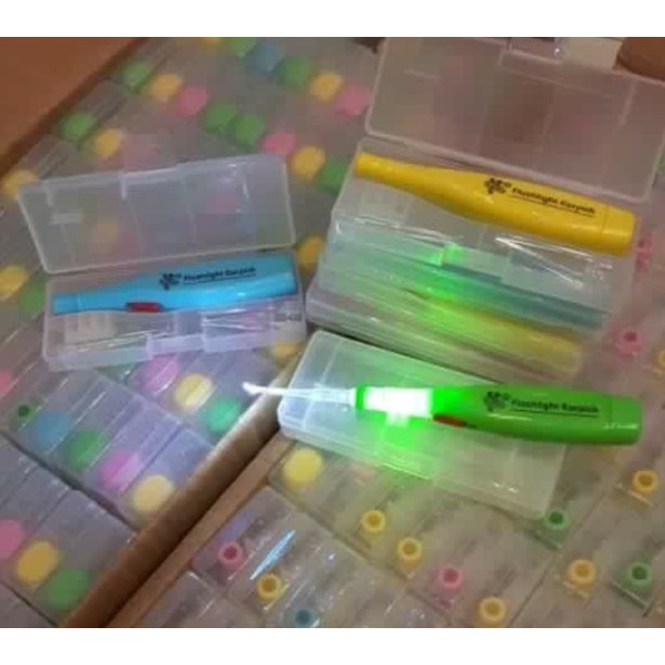 Đèn Pin Mini Soi Tai Hộp 3 Đầu Đi Kèm Phù Hợp Cho Bé Sơ Sinh, Trẻ Em
